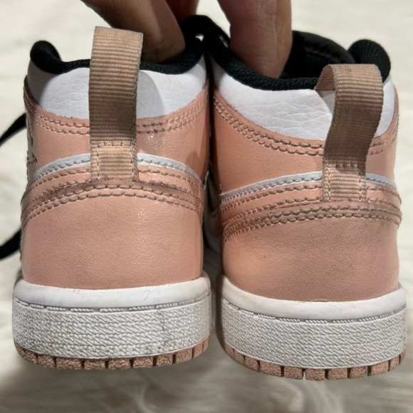 Nike Jordan 1 Mid in Arctic Orange Black Toe Kids 11C - Picture 6 of 8